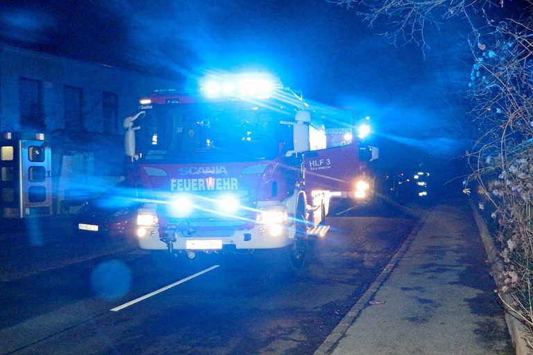 20161215 Brand in einem Reihenhaus in Siegenfeld Bezirk Baden  F