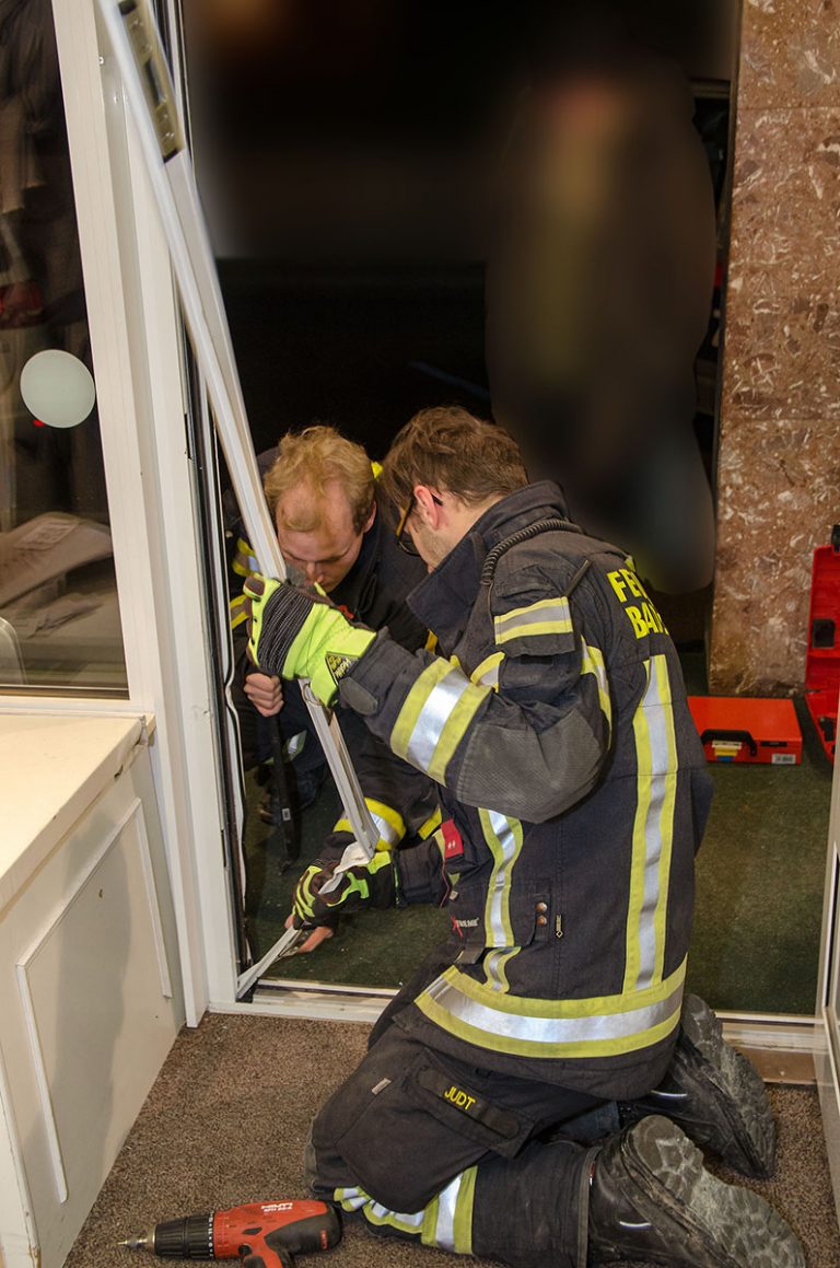 20161226 Sicherungsarbeiten nach Einbruch in eine Badener Boutiq