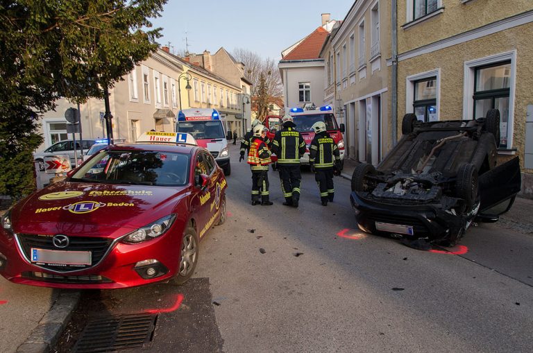 20170312 Verkehrsunfall in Baden  Foto: Roman van de Castell / F
