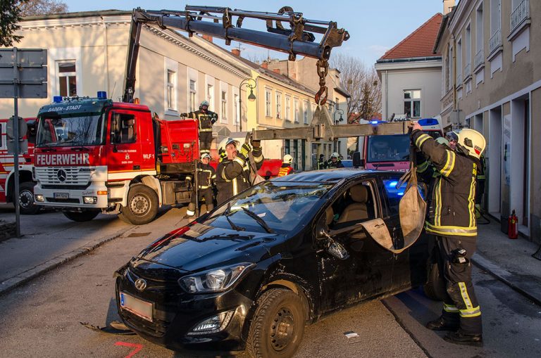 20170312 Verkehrsunfall in Baden  Foto: Fritz Beichbuchner / Fre