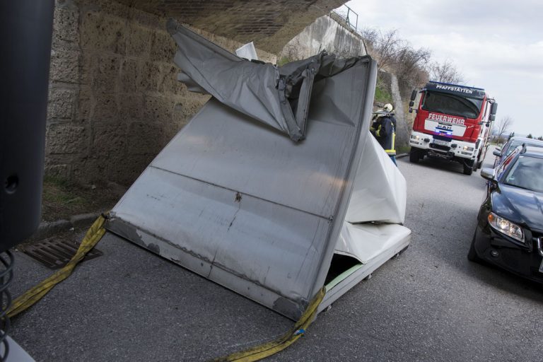 20170321 Verkehrsunfall Pfaffstätten Einödstraße  Foto: Stefa