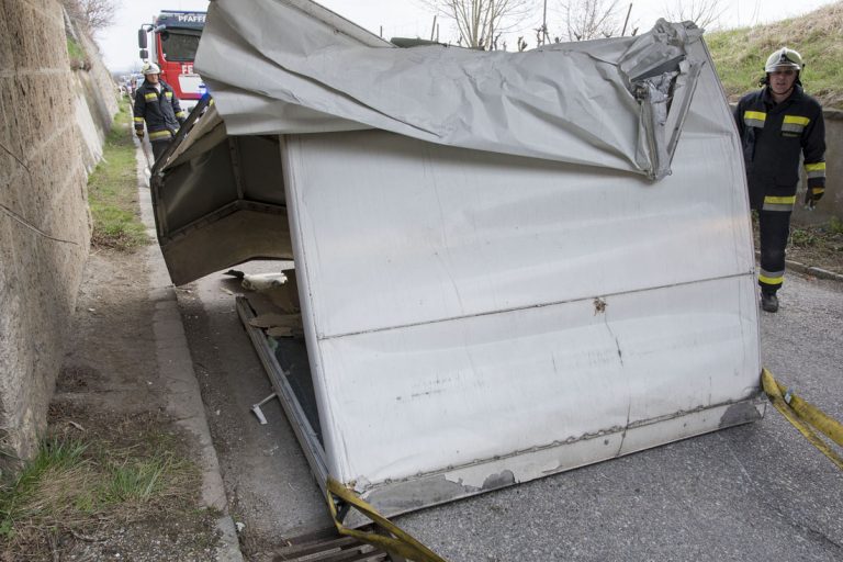 20170321 Verkehrsunfall Pfaffstätten Einödstraße  Foto: Stefa