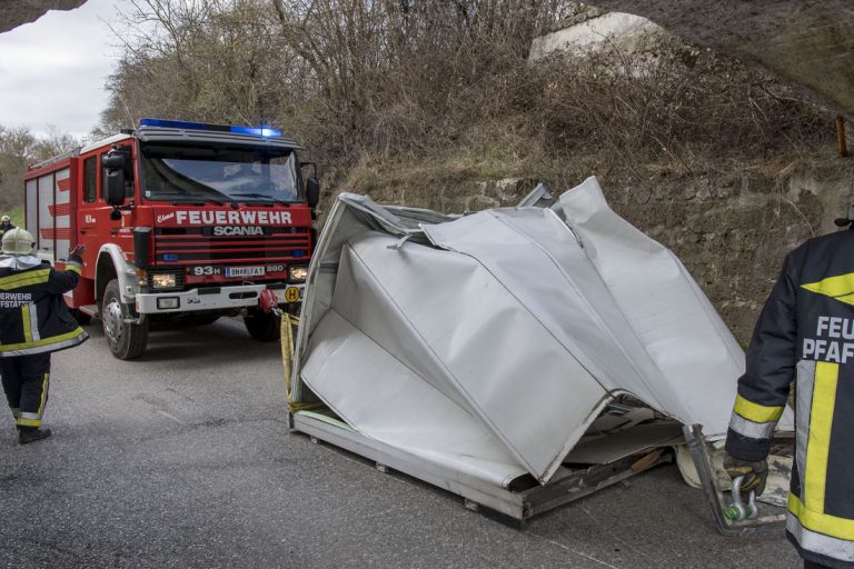 20170321 Verkehrsunfall Pfaffstätten Einödstraße  Foto: Stefa