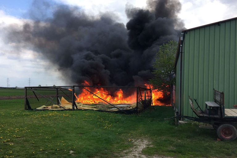 20170414 Brand von alten Schaumstoffmatratzen in Schönau a.d.Tr