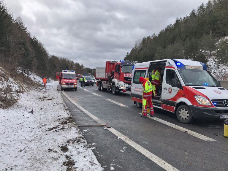 20170105 Verkehrsunfall A21 zwischen Mayerling und Heiligenkreuz