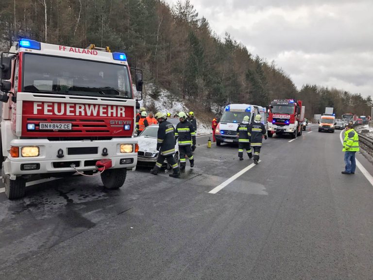 20170105 Verkehrsunfall A21 zwischen Mayerling und Heiligenkreuz