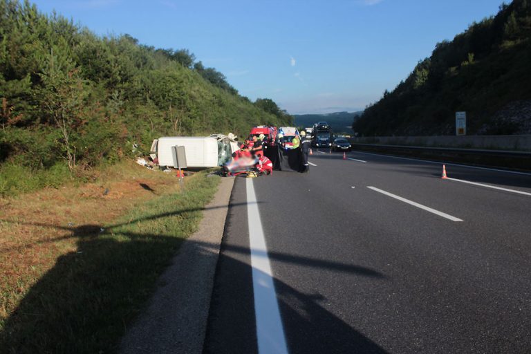 20170721 Verkehrsunfall A21 bei Heiligenkreuz RFb Wien  Foto: FF