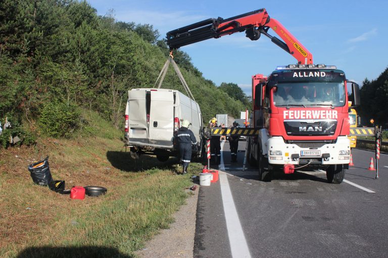 20170721 Verkehrsunfall A21 bei Heiligenkreuz RFb Wien  Foto: FF