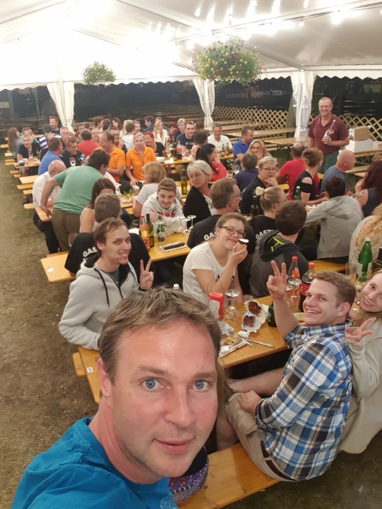 Weinfest-Abschluss_Gruppenselfie-1.jpg
