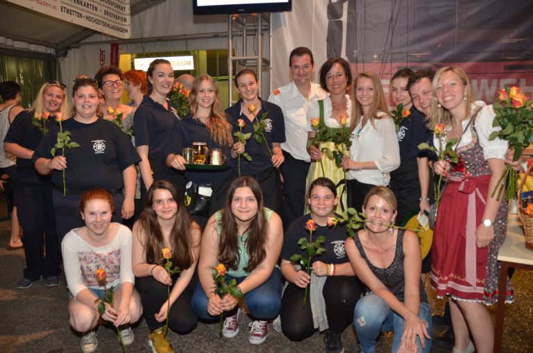 tag1-Danke-an-die-weiblichen-Helferinnen-mit-Rose.jpg