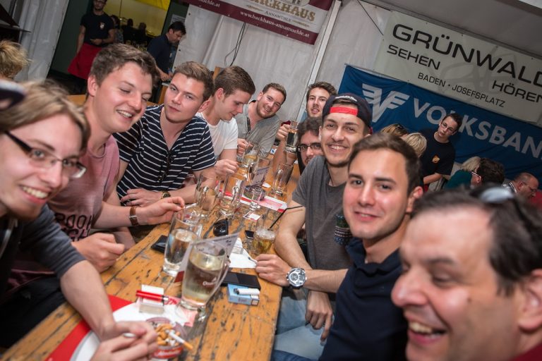 tag1-festzelt-Gruppe1.jpg
