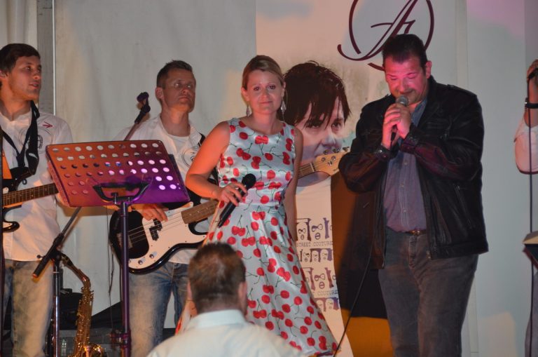 tag2-Birgit-H.-Gerald-Peter-singen-mit-der-Band.jpg