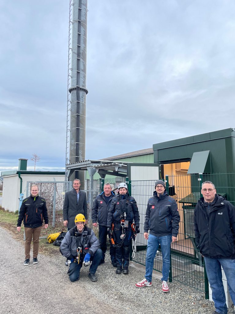 Verwalter und Feuerwehrbeirat Yannic Sommer, Bürgermeister Martin Radatz, Roland Weber (Tetron), Wolfgang Oberger, Sebastian Gruber und Nikolaus Tittler (LSZ Burgenland), Feuerwehrkommandant und Feuerwehrbeirat Hannes Heiss