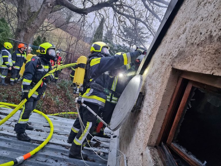 20220110 Wohnhausbrand in Neuhaus Bezirk Baden NÖ