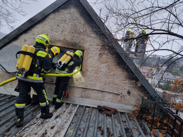 20220110 Wohnhausbrand in Neuhaus Bezirk Baden NÖ
