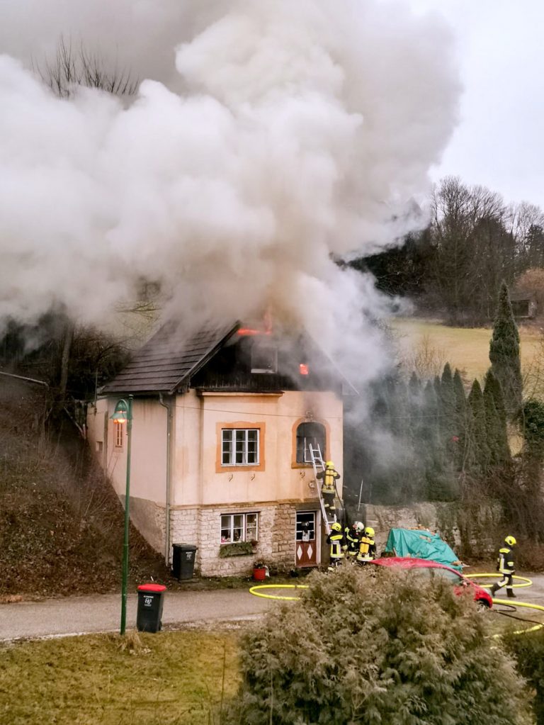 20220110 Wohnhausbrand in Neuhaus Bezirk Baden NÖ