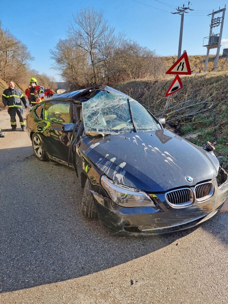 20220118 Verkehrsunfall auf der L4010 Pfaffstätten Einöde
