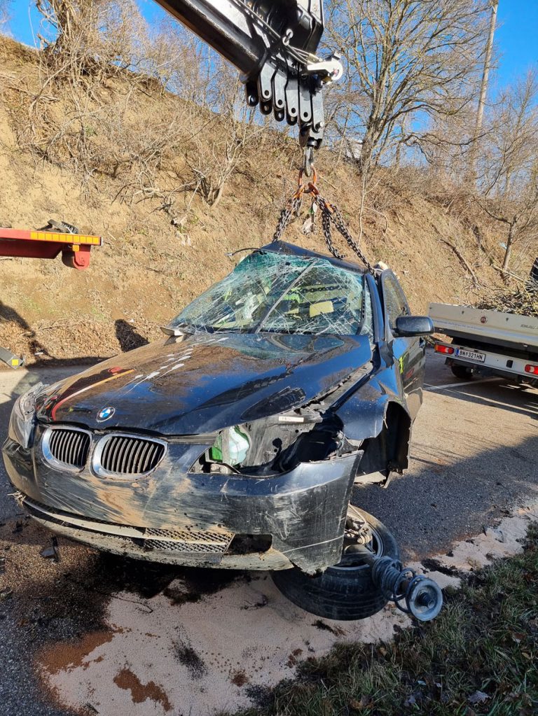 20220118 Verkehrsunfall auf der L4010 Pfaffstätten Einöde