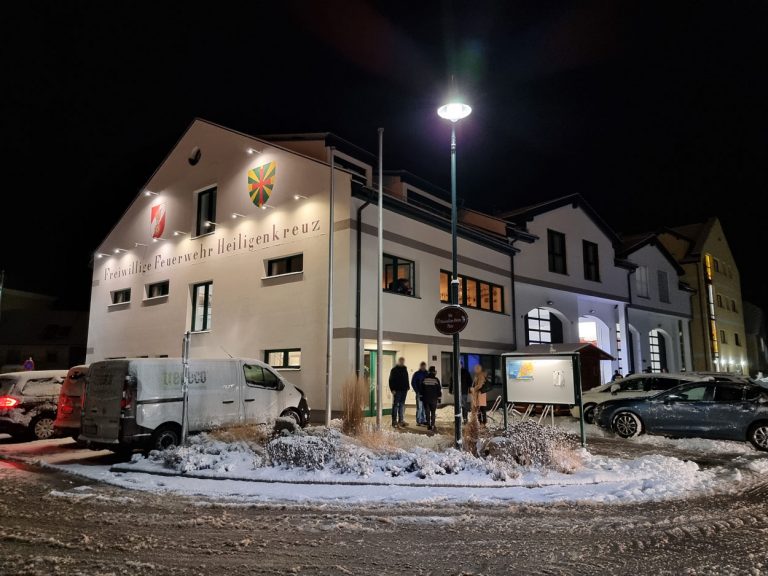 20220120 Linienbus Bergung auf der L130 bei Heiligenkreuz Bezirk