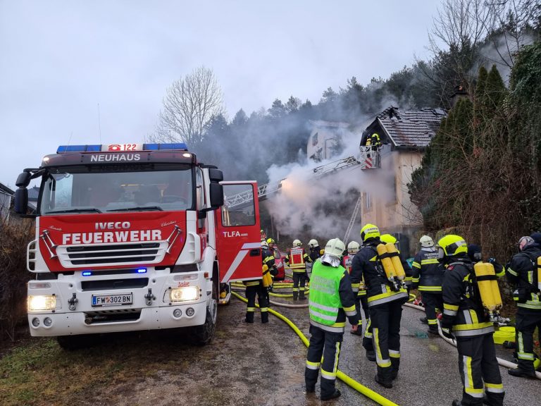 20220110 Wohnhausbrand in Neuhaus Bezirk Baden NÖ