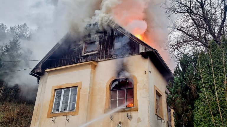 20220110 Wohnhausbrand in Neuhaus Bezirk Baden NÖ