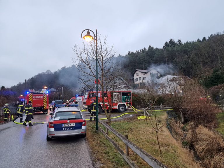 20220110 Wohnhausbrand in Neuhaus Bezirk Baden NÖ