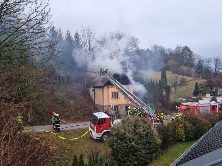 20220110 Wohnhausbrand in Neuhaus Bezirk Baden NÖ