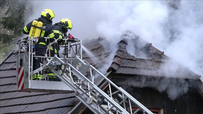 20220110 Wohnhausbrand in Neuhaus Bezirk Baden NÖ