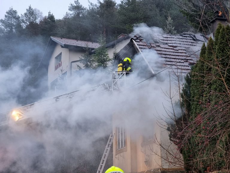 20220110 Wohnhausbrand in Neuhaus Bezirk Baden NÖ