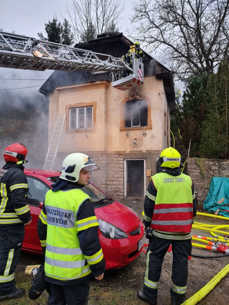 20220110 Wohnhausbrand in Neuhaus Bezirk Baden NÖ