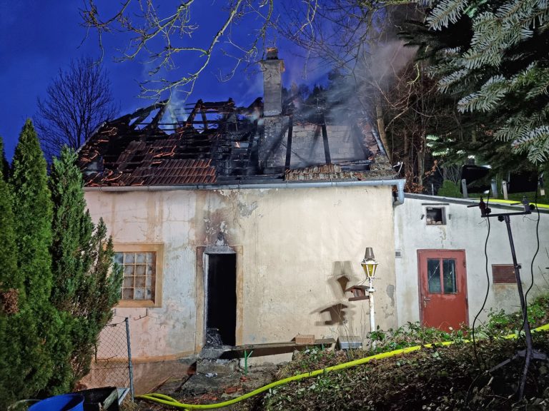 20220110 Wohnhausbrand in Neuhaus Bezirk Baden NÖ