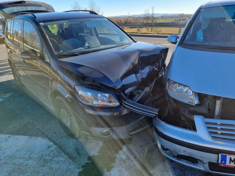 BD84B0AE-3561-4F54-A1C4-98CC051F6BB4