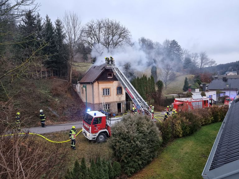 20220110 Wohnhausbrand in Neuhaus Bezirk Baden NÖ
