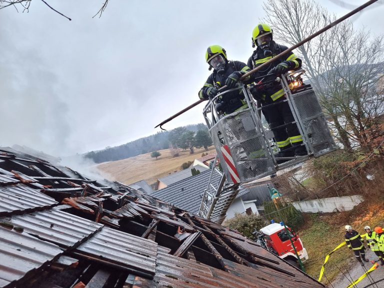 20220110 Wohnhausbrand in Neuhaus Bezirk Baden NÖ