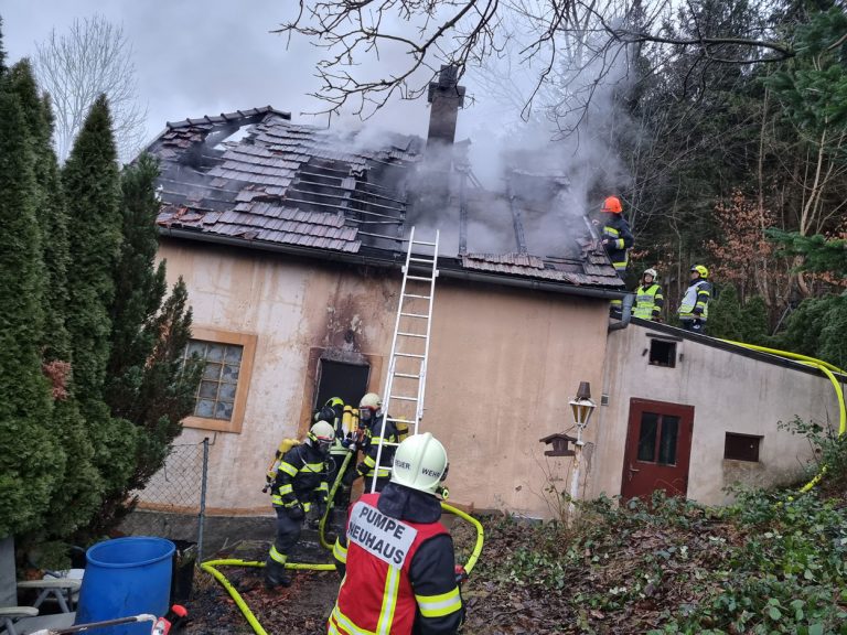 20220110 Wohnhausbrand in Neuhaus Bezirk Baden NÖ