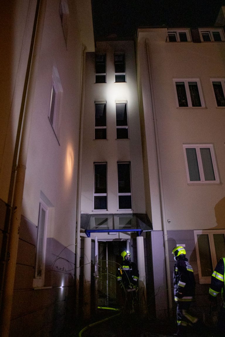20220219 Brand in einer Wohnhausanlage in Neuhaus Bezirk Baden N