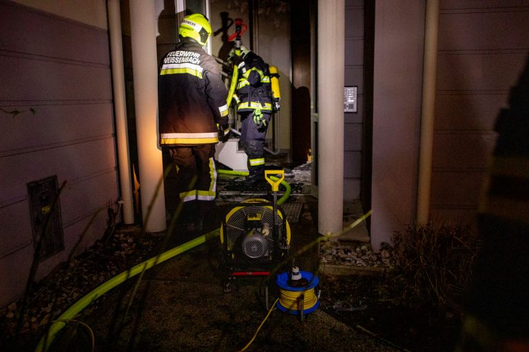 20220219 Brand in einer Wohnhausanlage in Neuhaus Bezirk Baden N