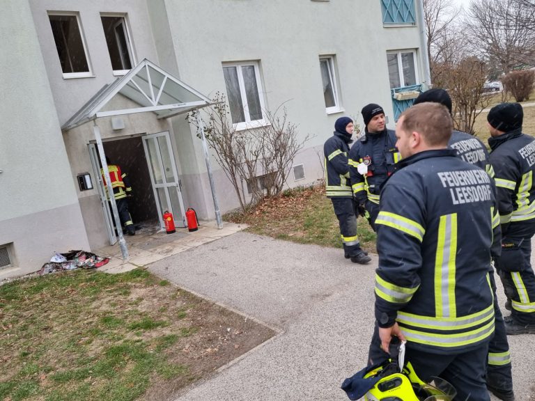 20220305 Brand in Badener Wohnhausanlage Ortsteil Leesdorf