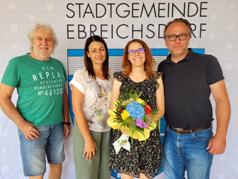56_06.07.2023 - Ebreichsdorf dankt Dagmar Schober von NÖ Regional für die langjährige Zusammenarbeit BILD.j pg