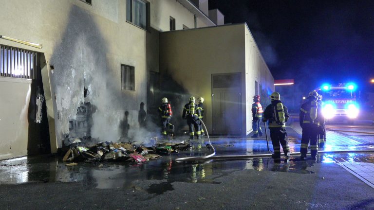 20250605_Brand im Freien beim ARKADIA Traiskirchen NÖ Bezirk BA