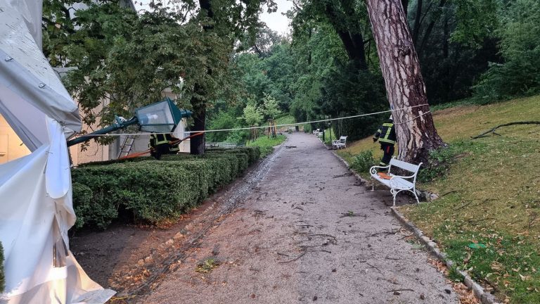 20250706_Unwetter über Baden Sommeraraena
