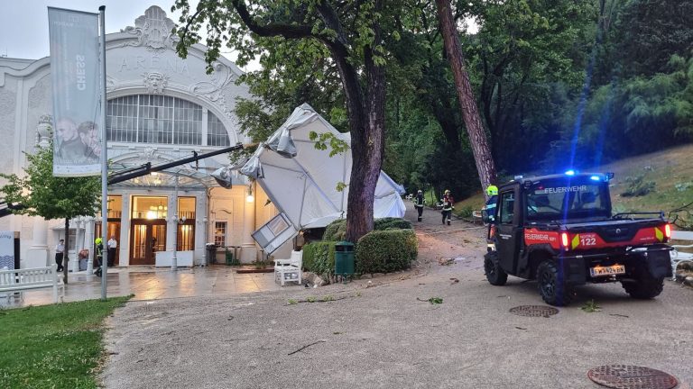 20250706_Unwetter über Baden Sommeraraena