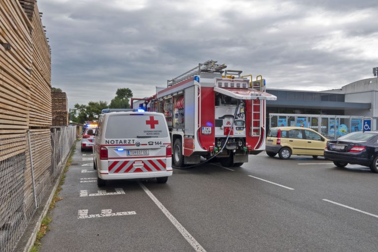 20250723_Verkehrsunfall mit Personenrettung in Bad Vöslau Bezir