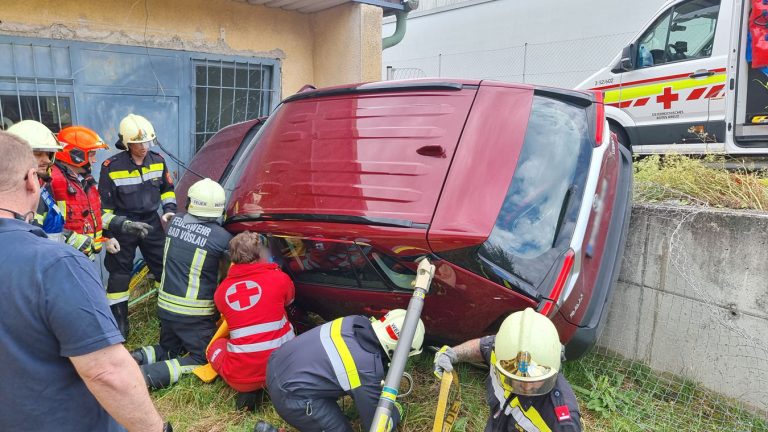 20250723_Verkehrsunfall mit Personenrettung in Bad Vöslau Bezir
