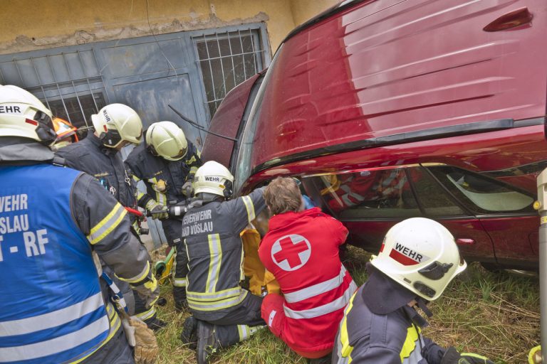 20250723_Verkehrsunfall mit Personenrettung in Bad Vöslau Bezir
