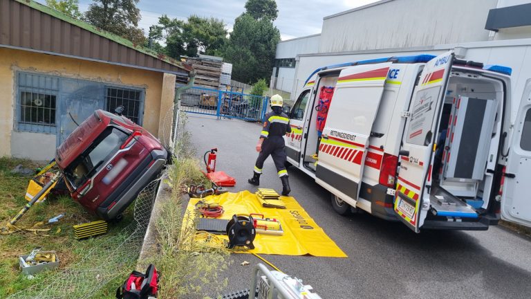 20250723_Verkehrsunfall mit Personenrettung in Bad Vöslau Bezir