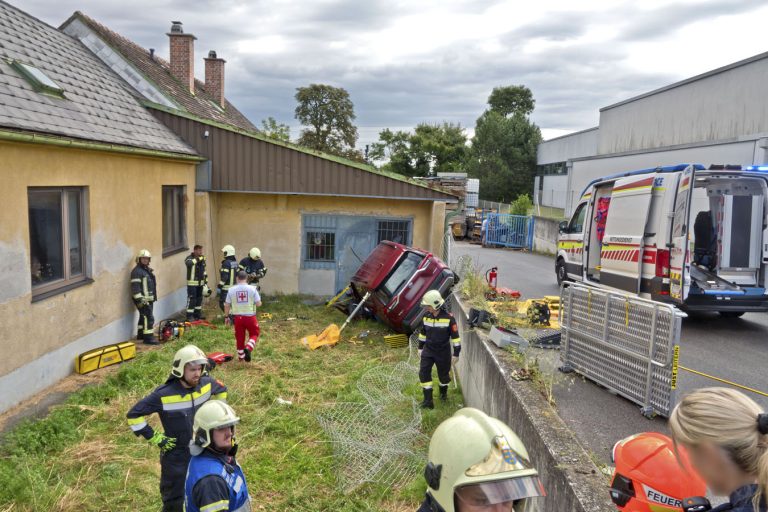 20250723_Verkehrsunfall mit Personenrettung in Bad Vöslau Bezir