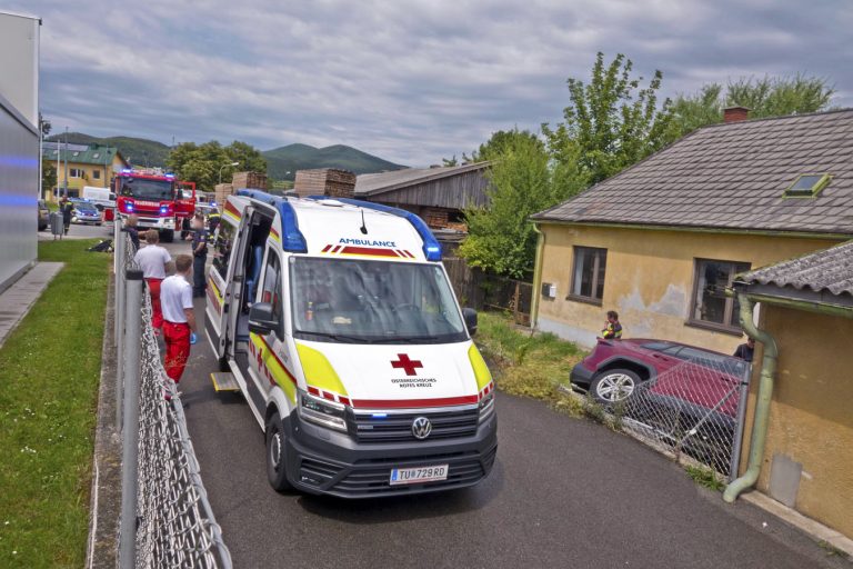 20250723_Verkehrsunfall mit Personenrettung in Bad Vöslau Bezir