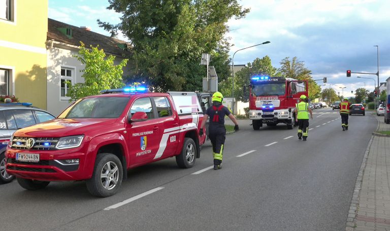 20250822_Verkehrsunfall in Pfaffstätten Badener Strasse Bezirk