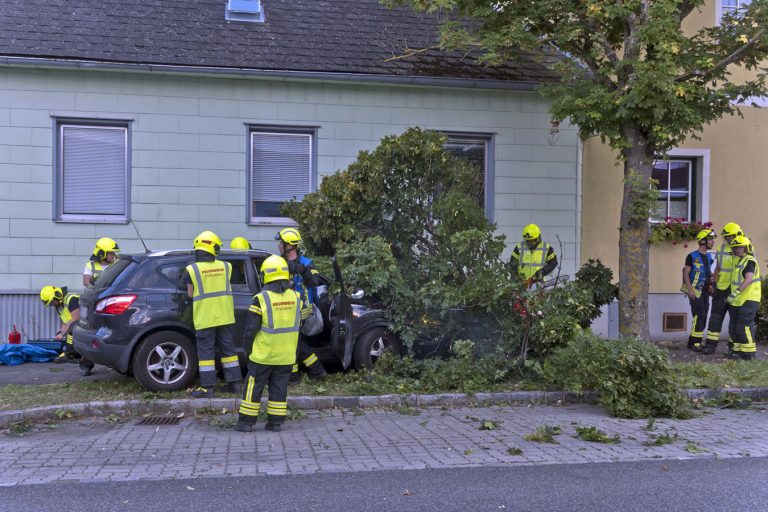 20250822_Verkehrsunfall in Pfaffstätten Badener Strasse Bezirk